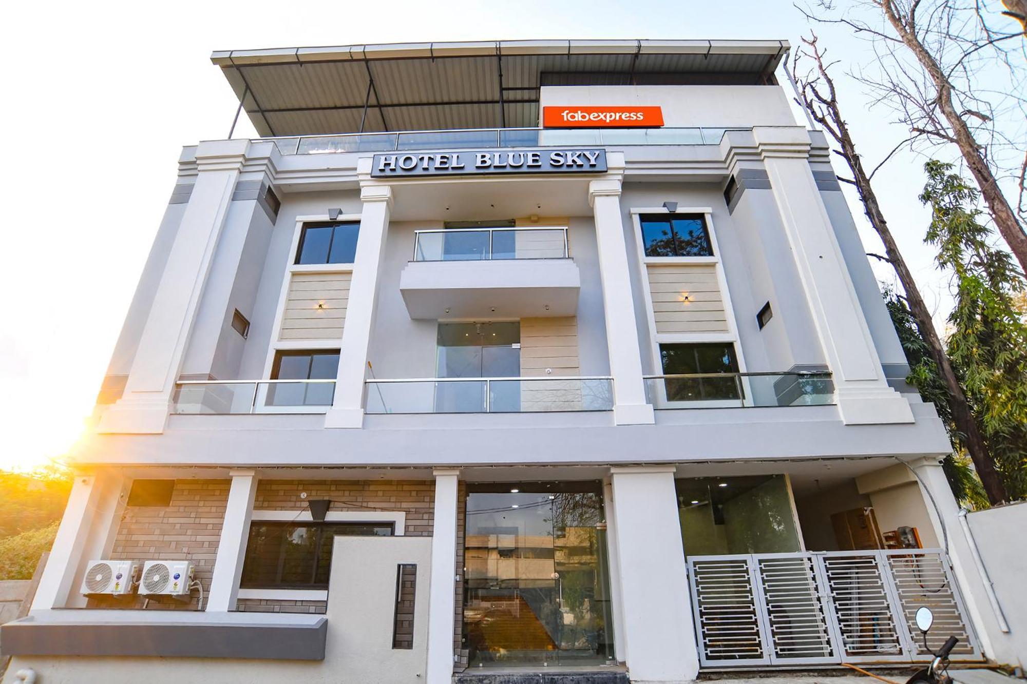 Hotel O Blue Sky إندور المظهر الخارجي الصورة