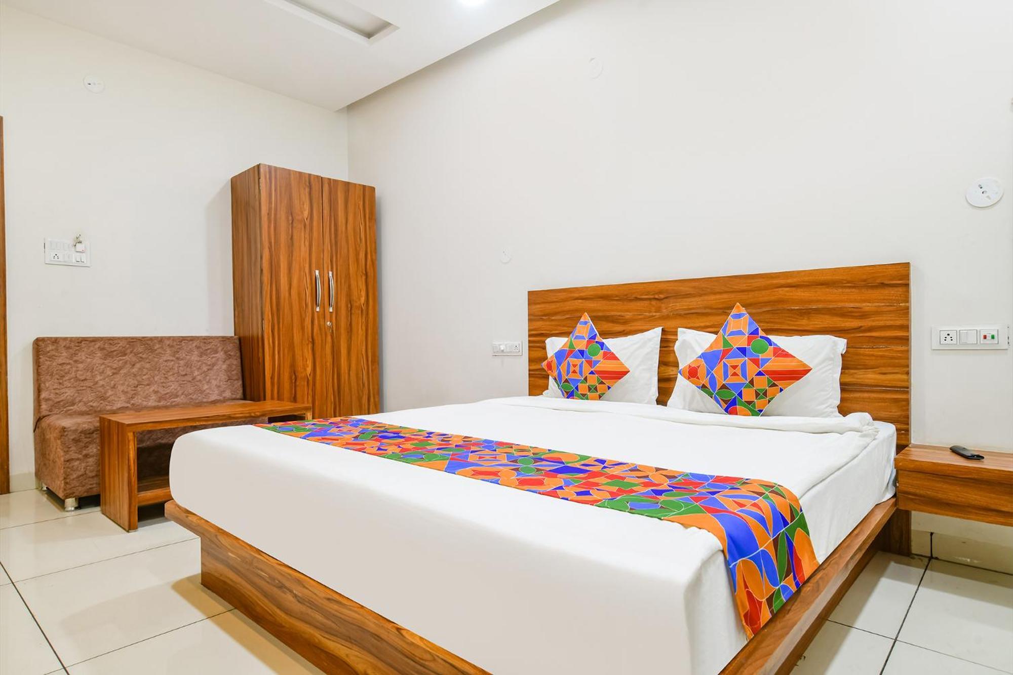 Hotel O Blue Sky إندور المظهر الخارجي الصورة