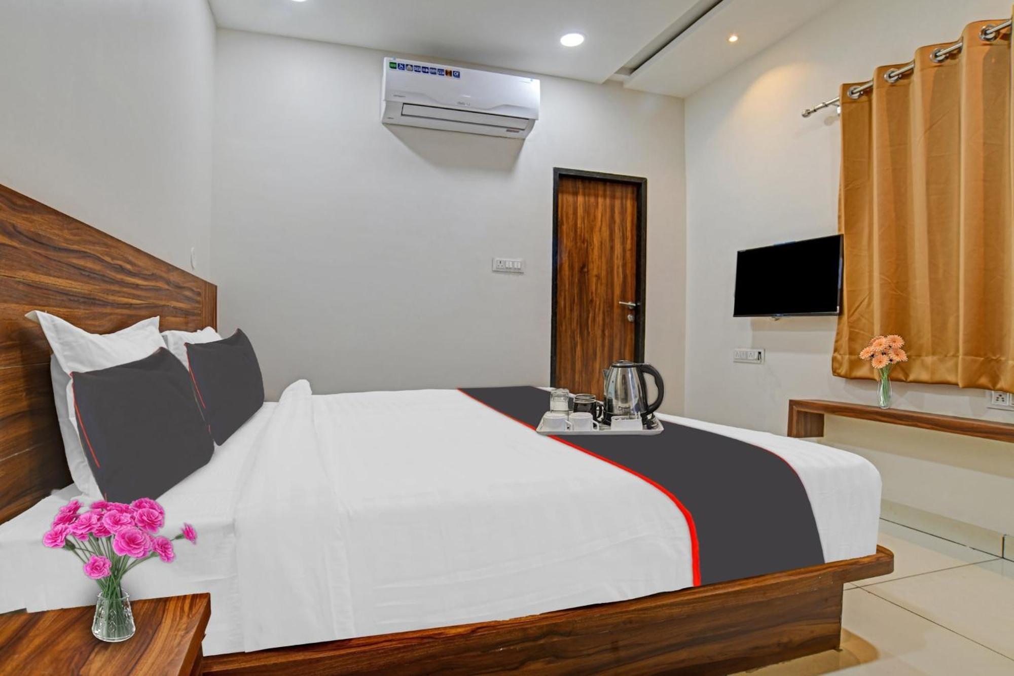 Hotel O Blue Sky إندور المظهر الخارجي الصورة