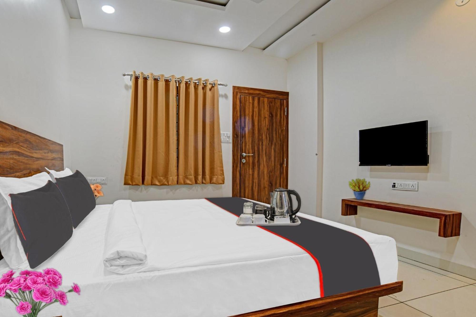 Hotel O Blue Sky إندور المظهر الخارجي الصورة