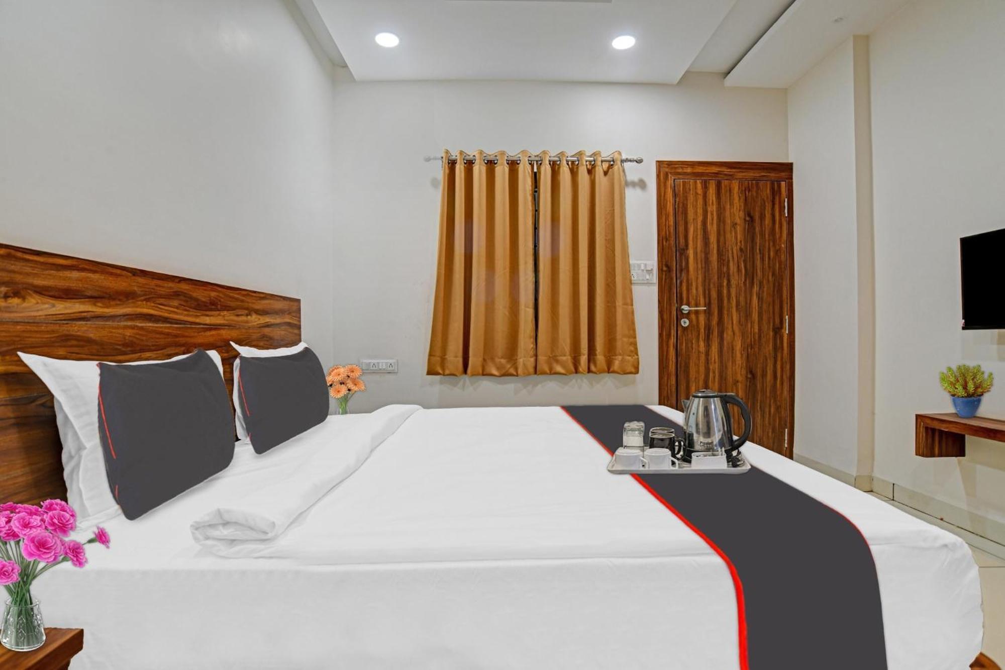 Hotel O Blue Sky إندور المظهر الخارجي الصورة