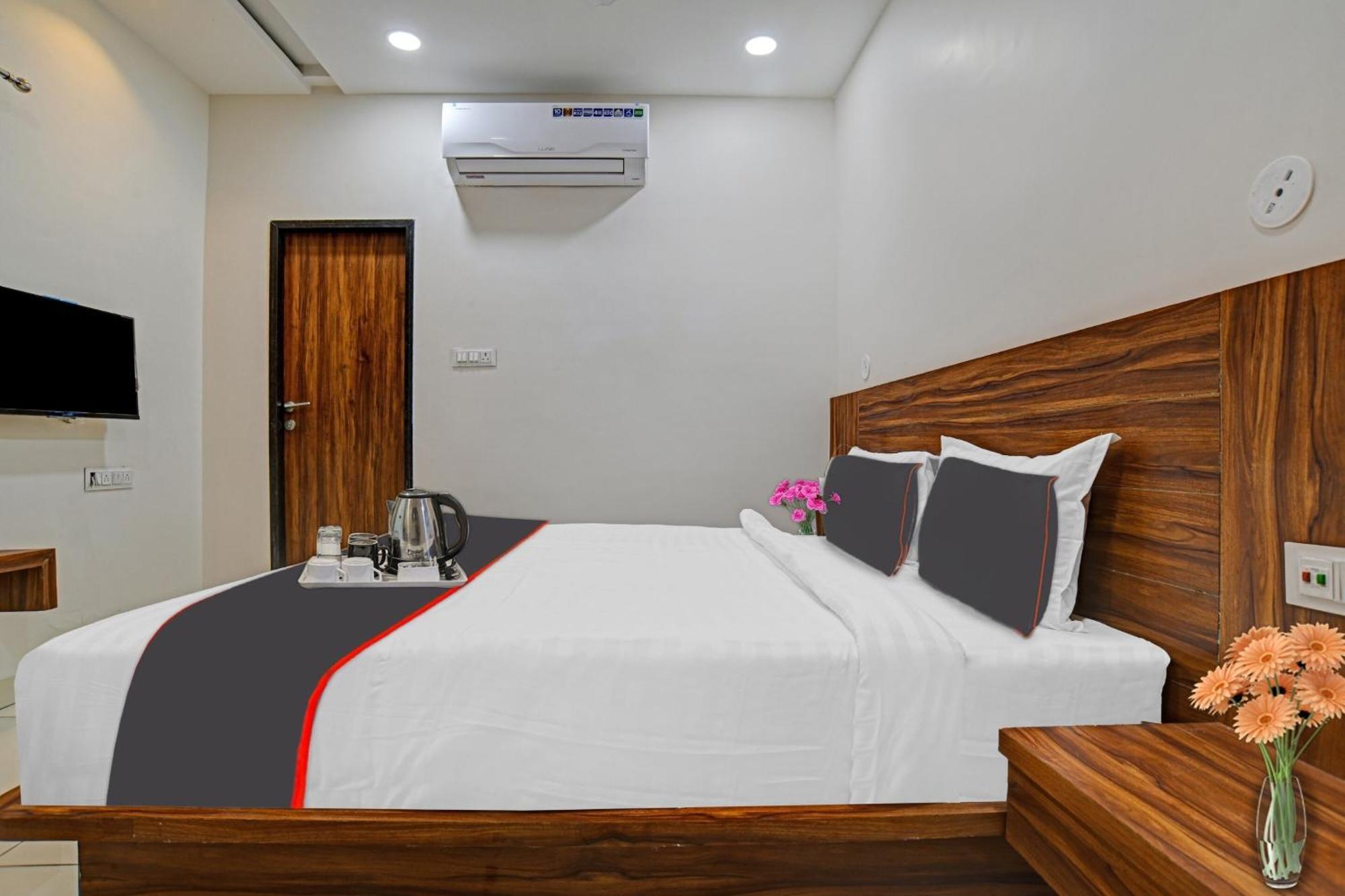 Hotel O Blue Sky إندور المظهر الخارجي الصورة