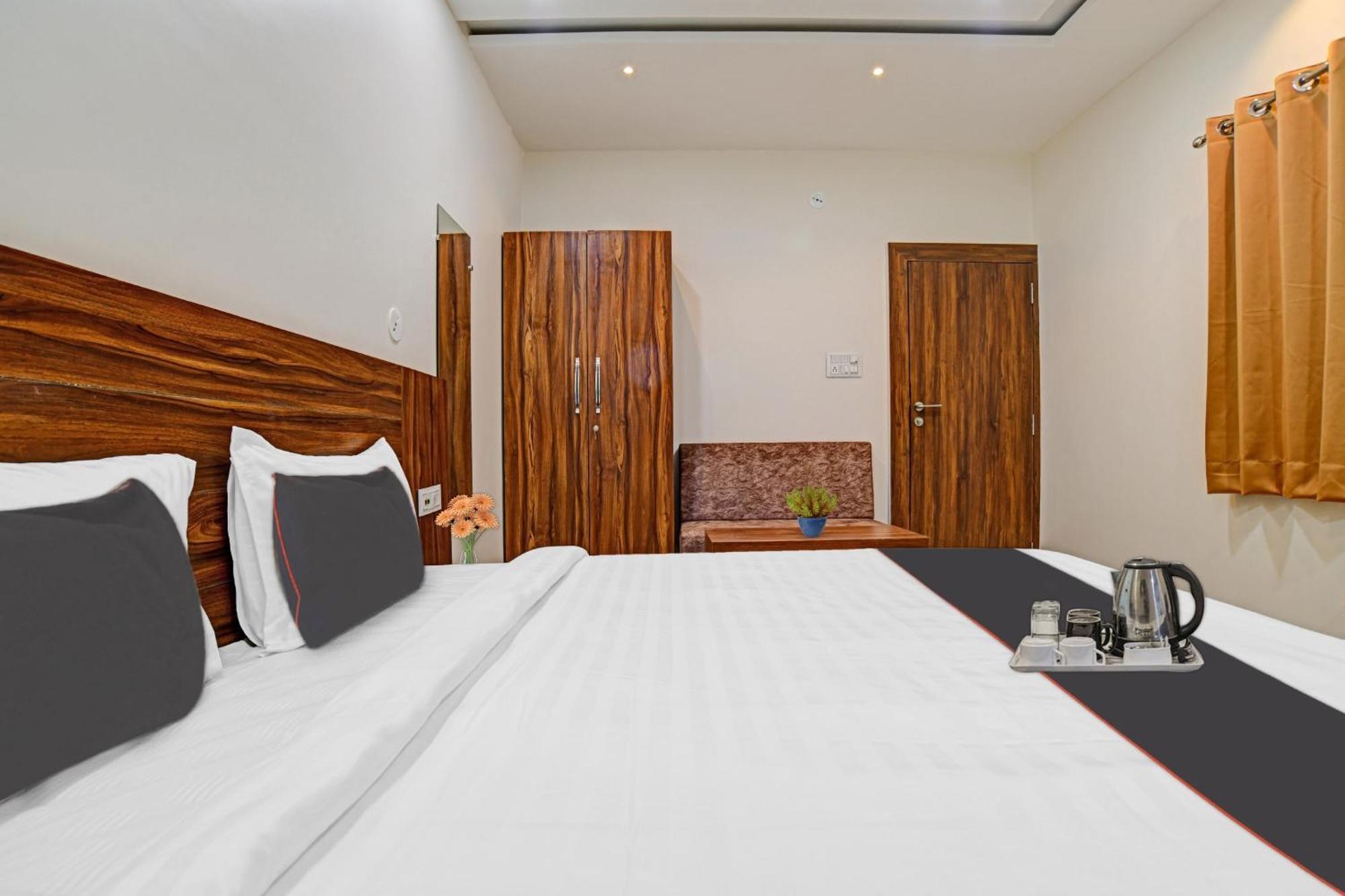 Hotel O Blue Sky إندور المظهر الخارجي الصورة