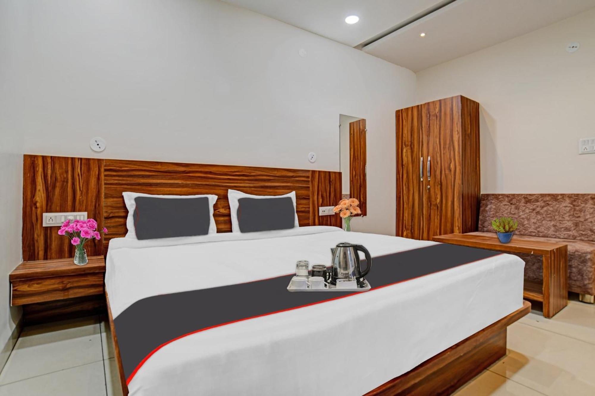 Hotel O Blue Sky إندور المظهر الخارجي الصورة